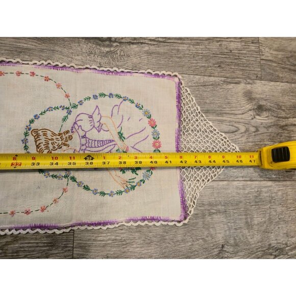 Vintage Embroidery Victorian lady Handmade White Linen Table Runner Crochet Lace - Picture 7 of 8